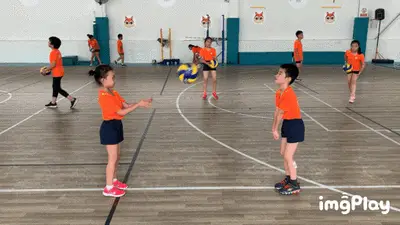 阿斯：巴萨本赛季球场外事务增多，弗里克比上赛季更加情绪化