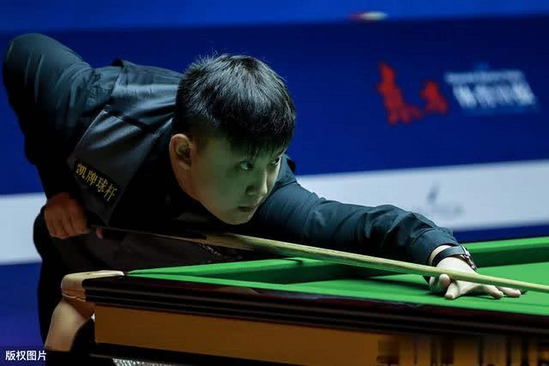 拜仁慕尼黑官方:后卫伊藤洋辉跖骨骨折.