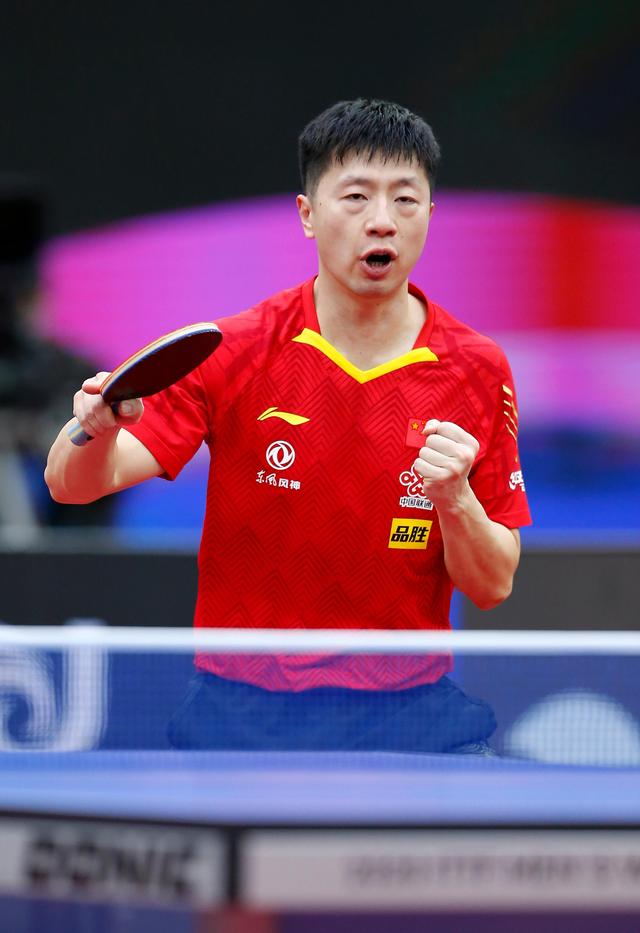 官方：中国足协原纪律委员会主任王小平一审获刑十年六个月 罚金70万元